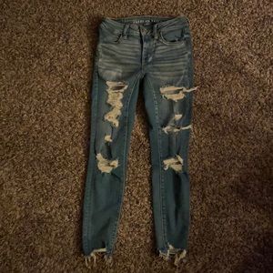 EUC American Eagle Ripped Skinny Jeans - Size 2 Short